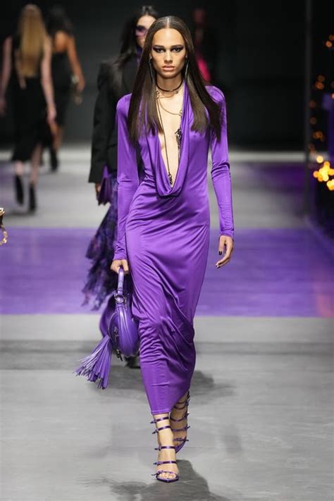 versace sfilata primavera estate 2023|Versace e il gotico per la Spring Summer 2023 .